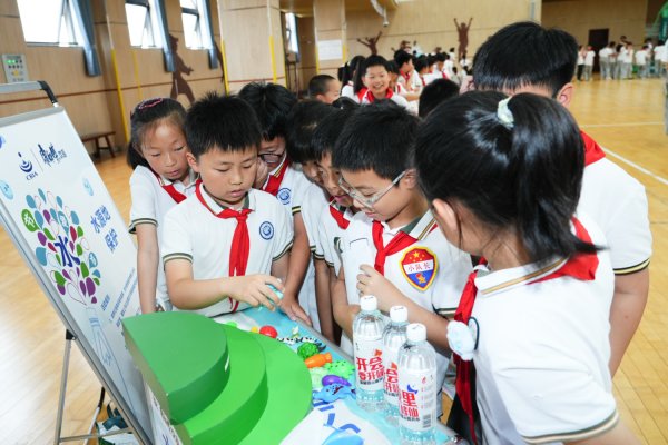登录入口 以水育东说念主，以爱筑绿，康师父联袂闵行区诸翟学校开展公益培植